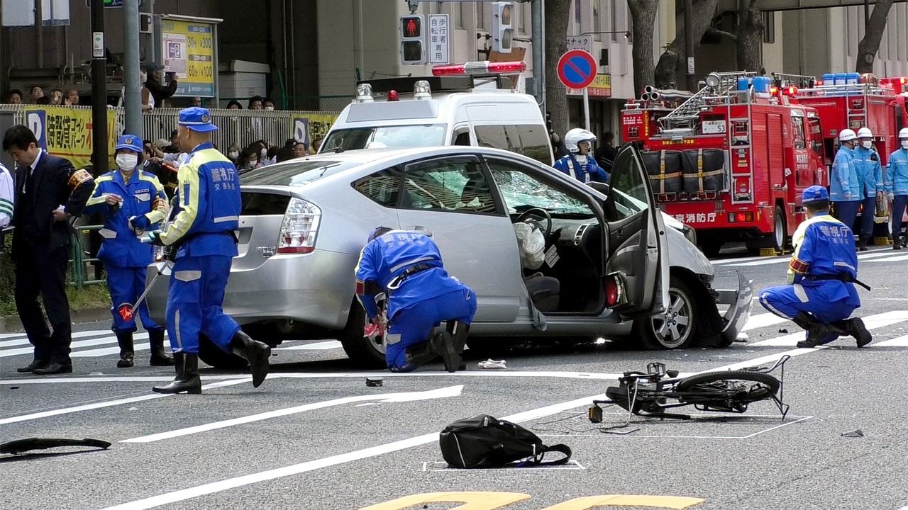 なぜ？運転免許証の自主返納が減っている！いまや4人に1人が高齢ドライバー。。。